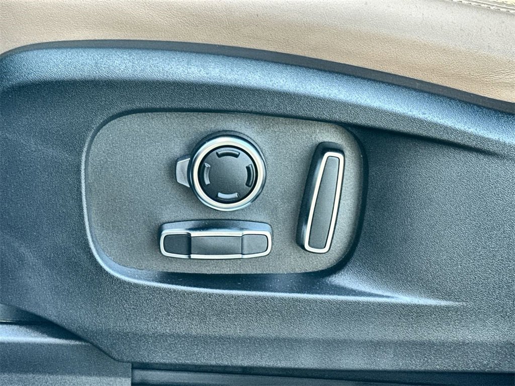 Used 2025 Land Rover Defender 130 S image 20