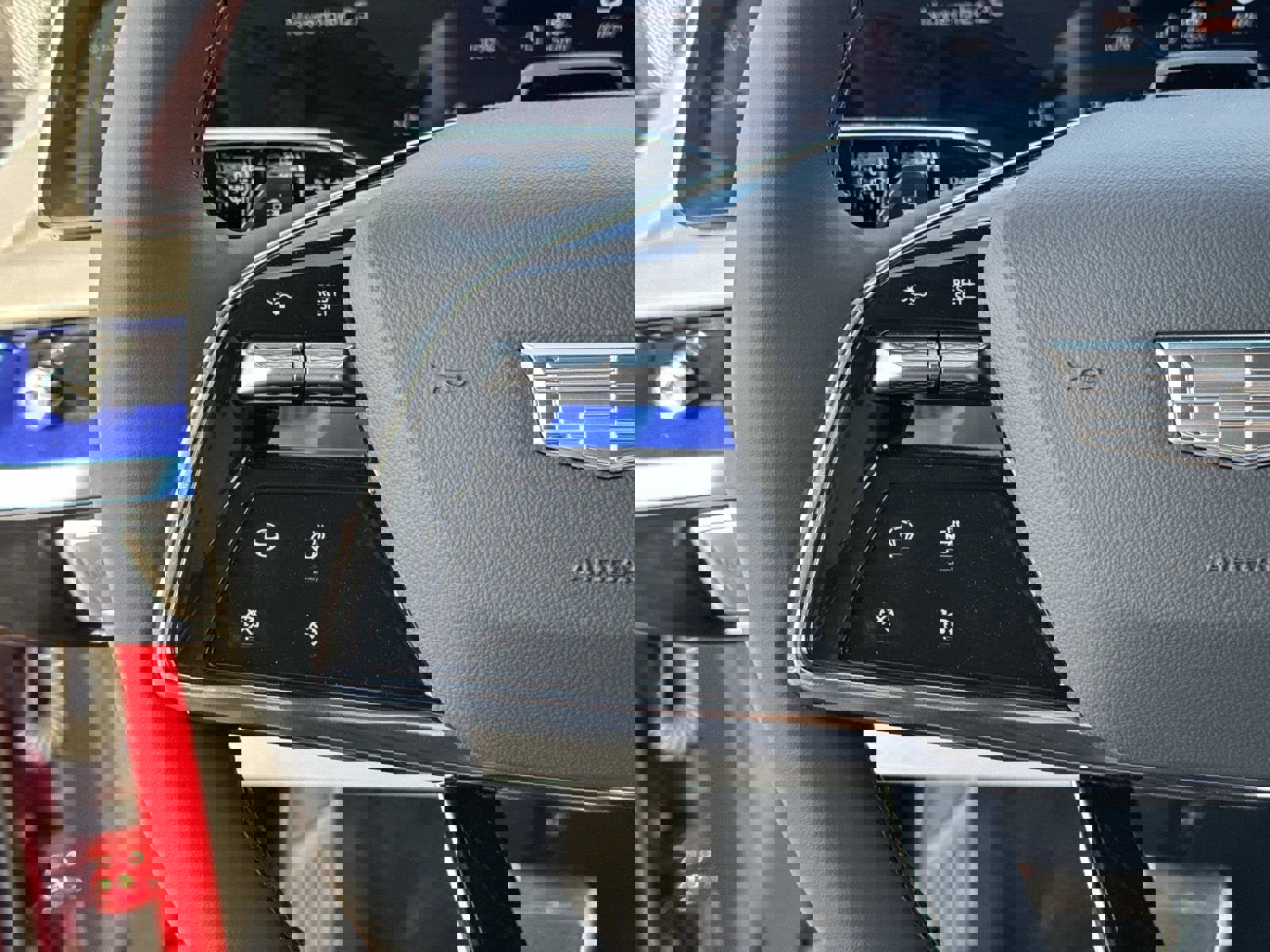 New 2026 Cadillac Optiq Sport 2 image 32