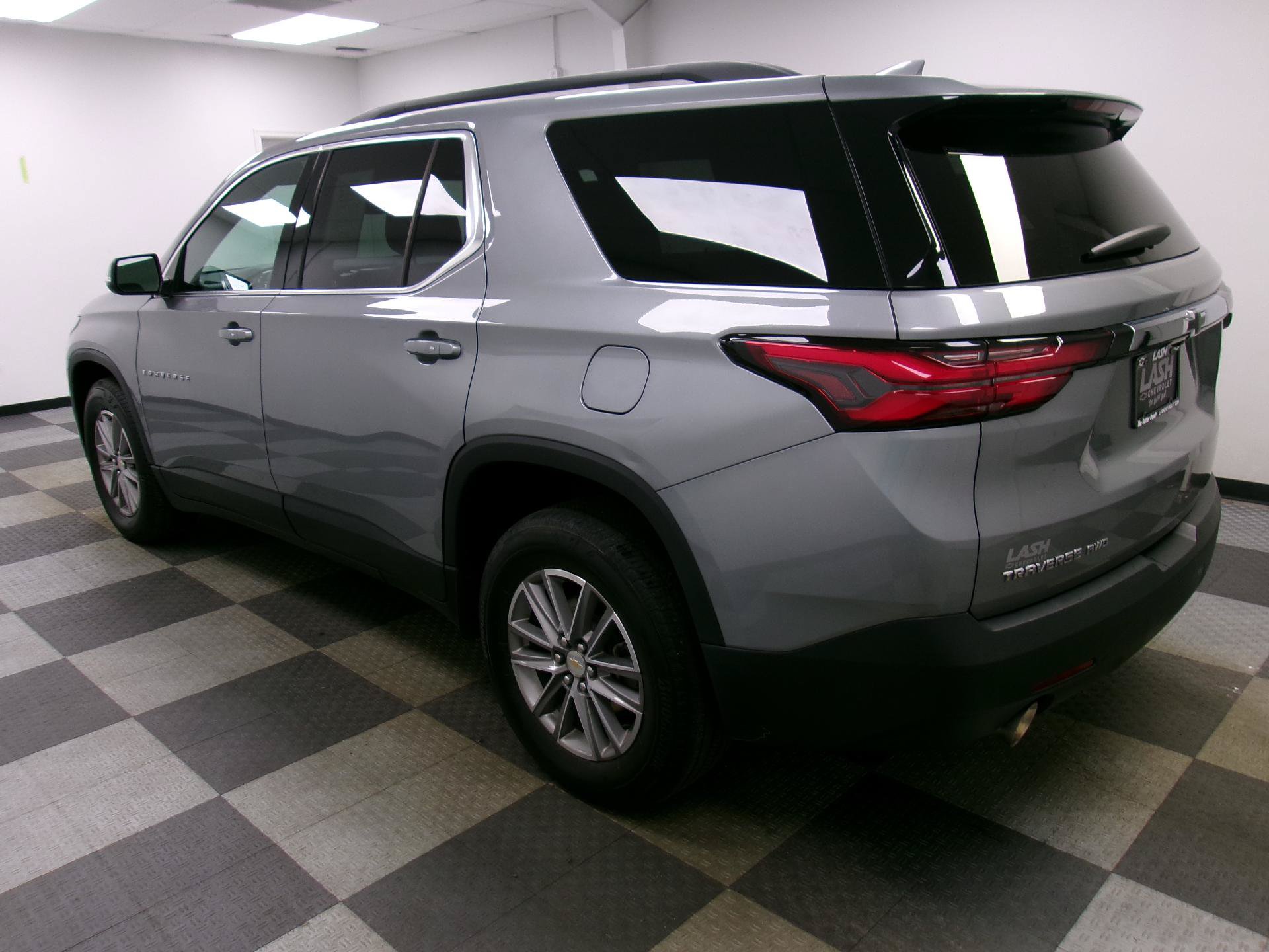 Used 2023 Chevrolet Traverse LT w/ LPO, Floor Liner Package AWD/4WD image 2