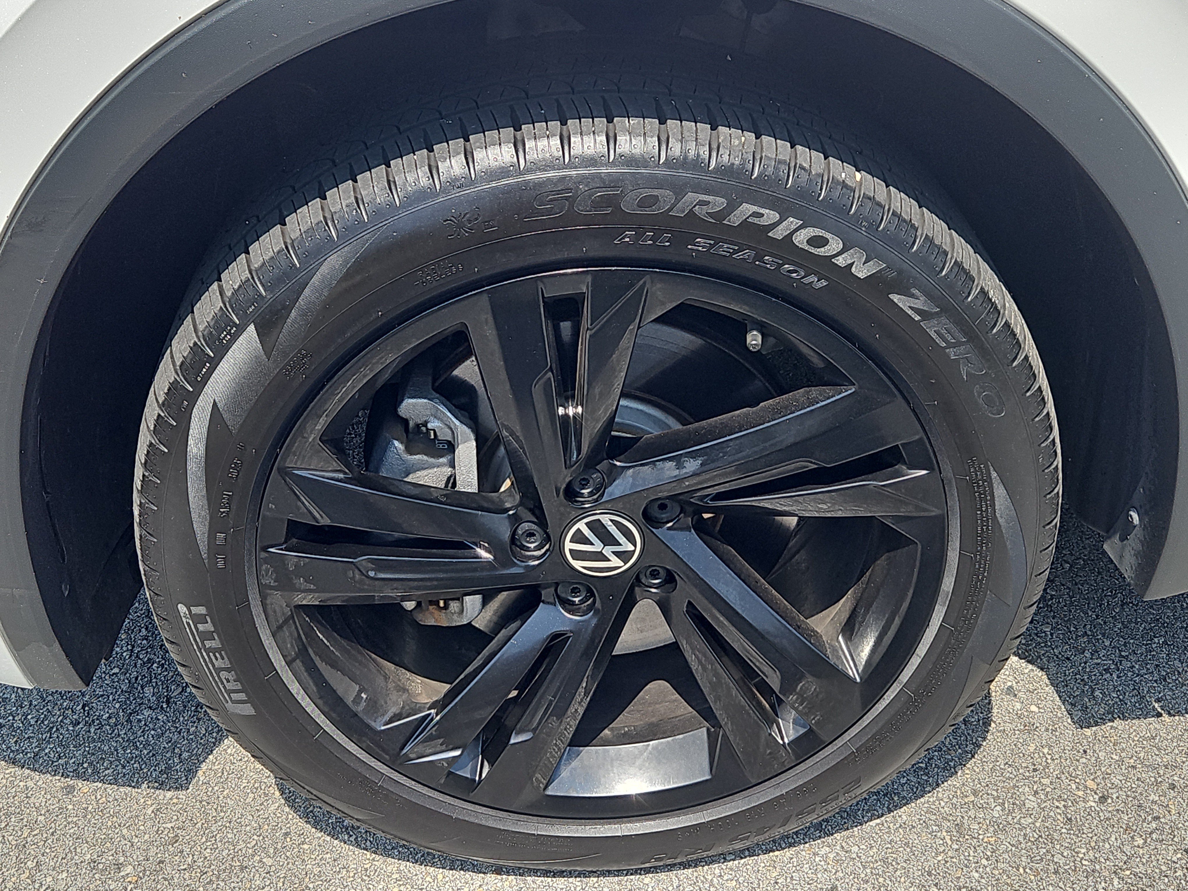 Certified 2024 Volkswagen Tiguan SE R-Line AWD/4WD image 5