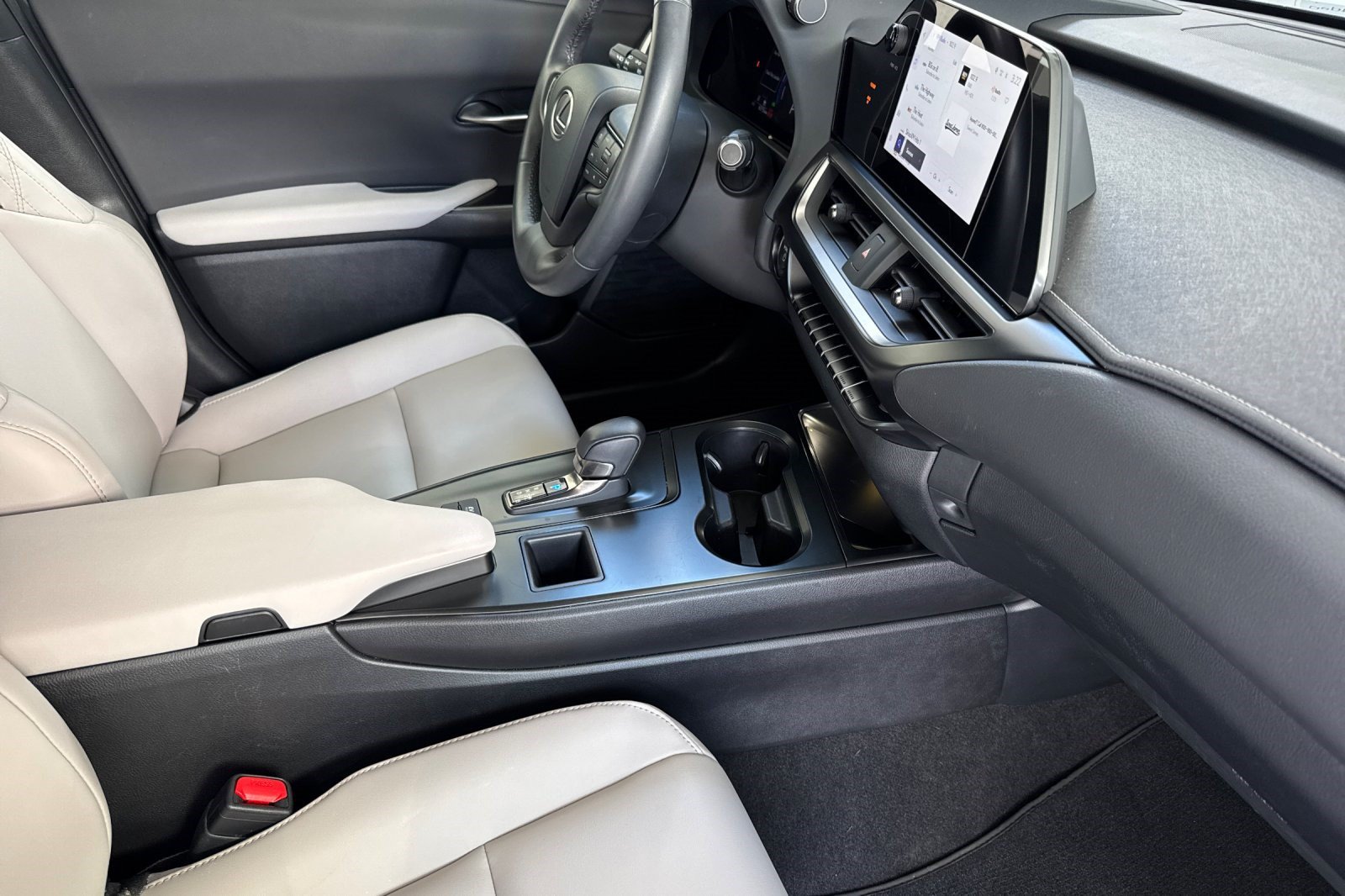 Certified 2026 Lexus UX 300h FWD w/ Accessory Package (Z1) image 20