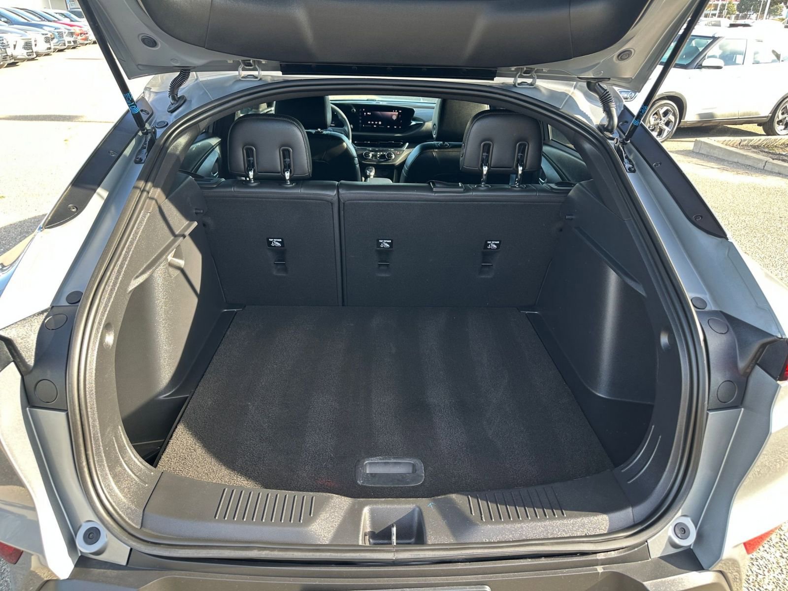 Used 2025 Buick Envista Preferred image 32