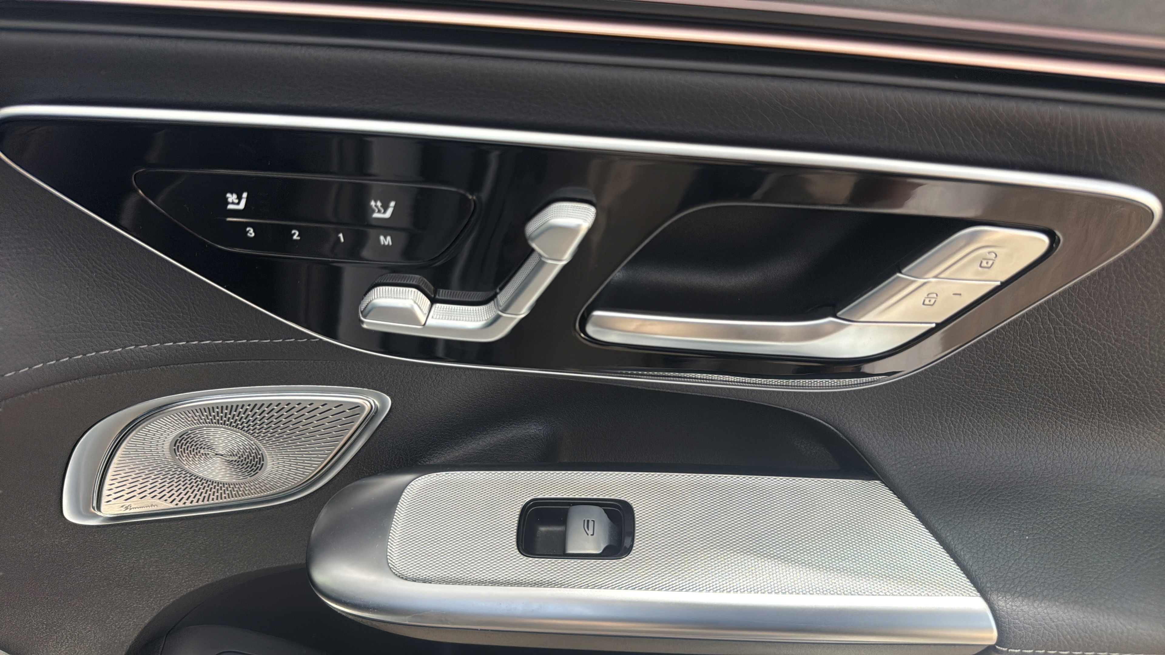 Used 2023 Mercedes-Benz EQE 500 4MATIC Sedan w/ Exclusive Trim Package image 30