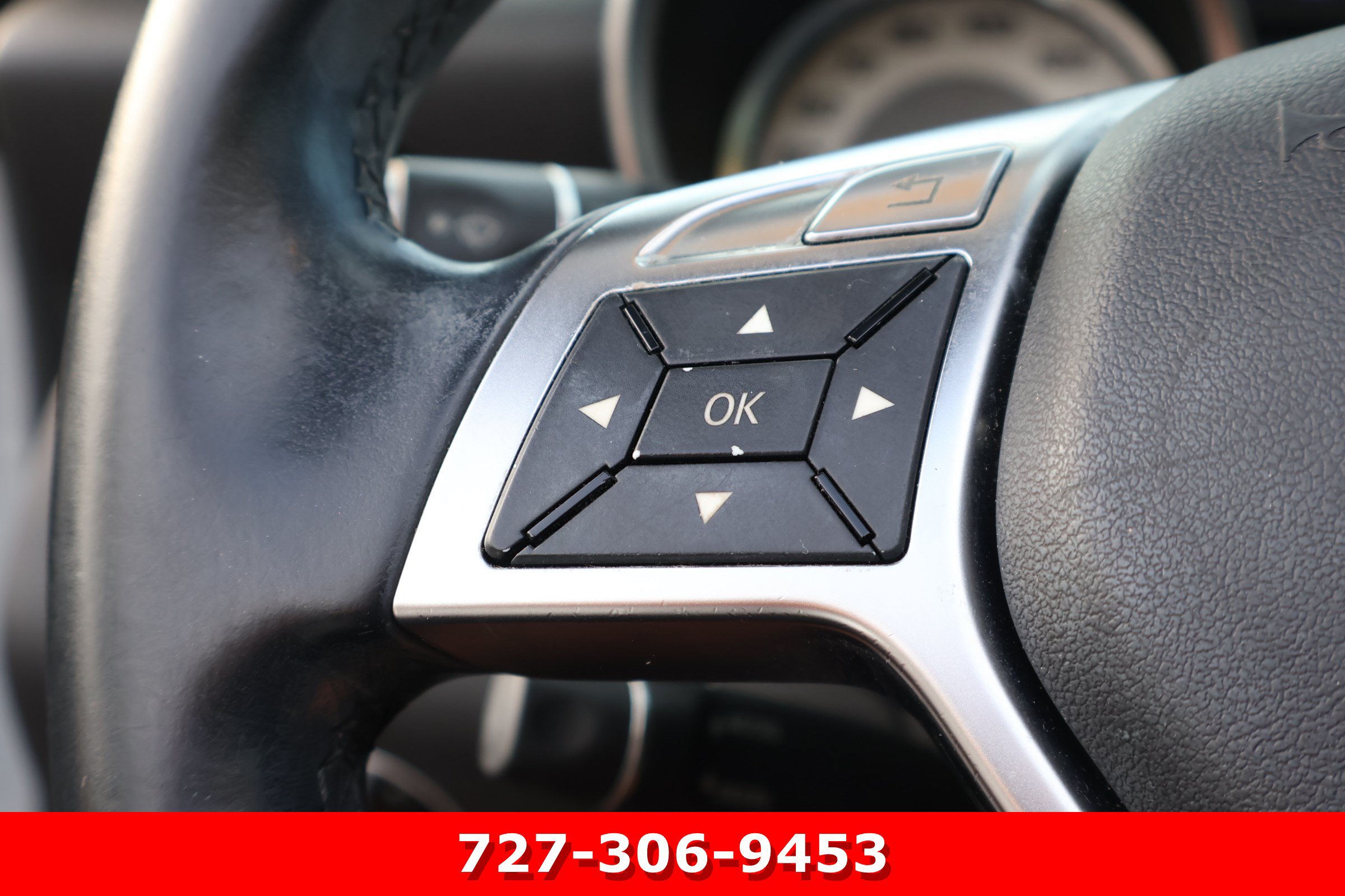 Used 2013 Mercedes-Benz SLK 350 image 21