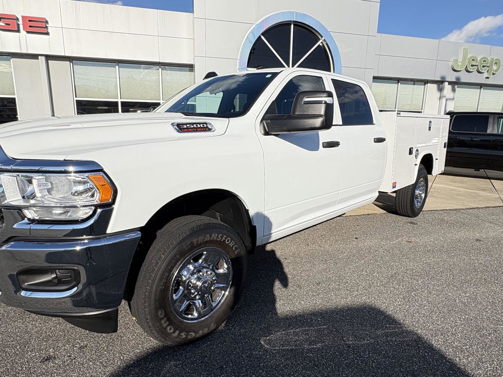 Used 2024 RAM 3500 Tradesman w/ Chrome Appearance Group image 3