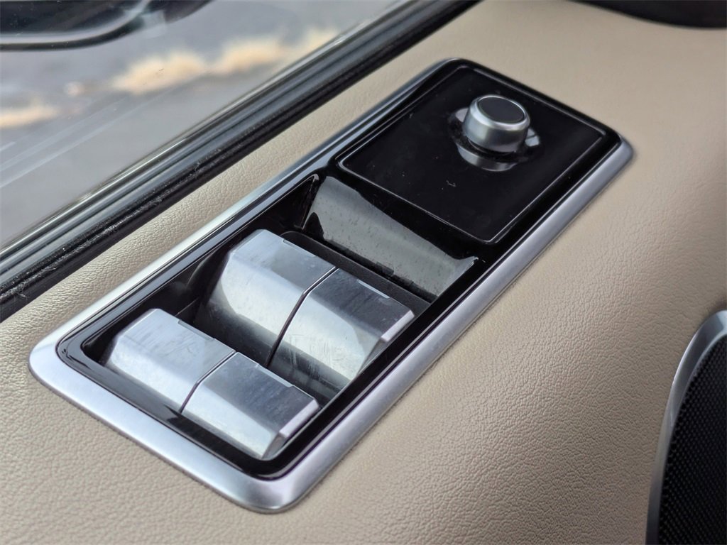 Used 2020 Land Rover Range Rover Sport HSE image 24