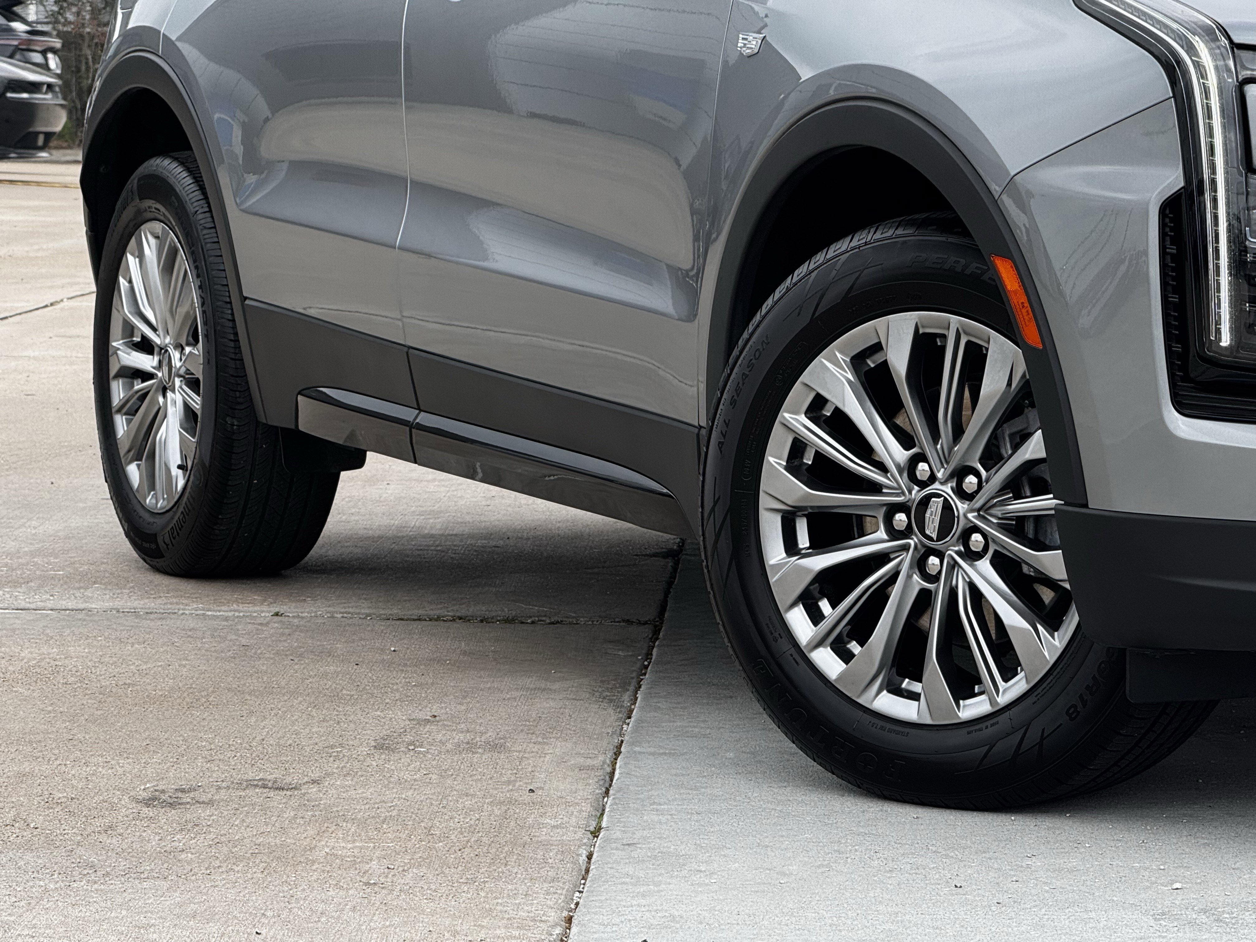 Used 2025 Cadillac XT4 Premium Luxury image 12