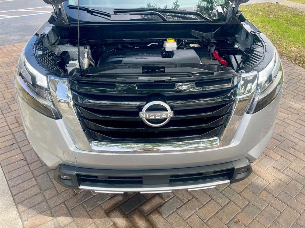 Used 2024 Nissan Pathfinder Platinum w/ Cargo Package image 18
