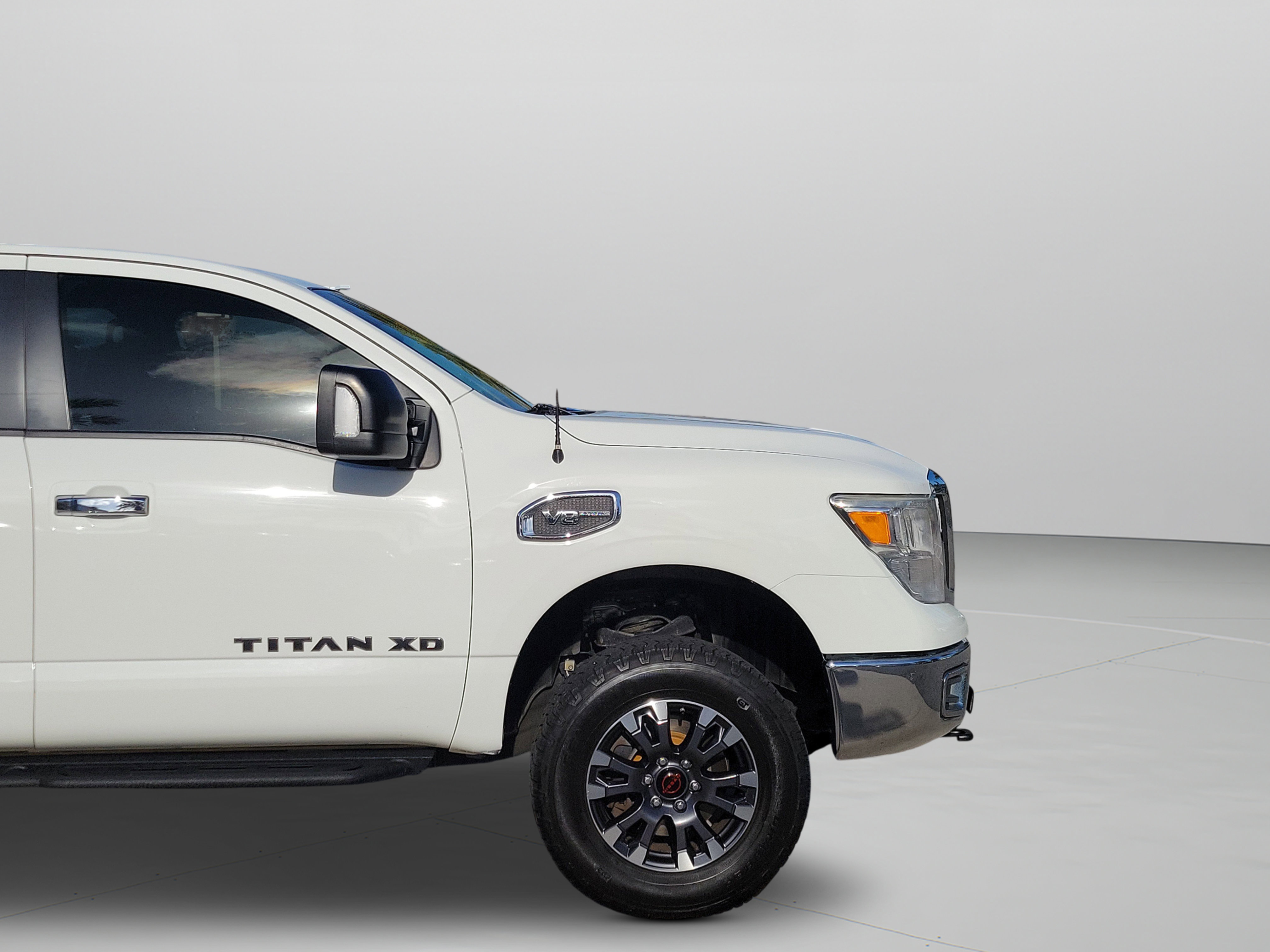 Used 2017 Nissan Titan SV image 30