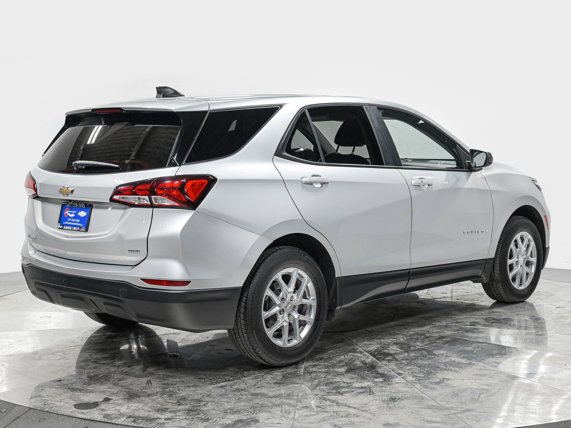 Used 2024 Chevrolet Equinox LS w/ LS Convenience Package image 7