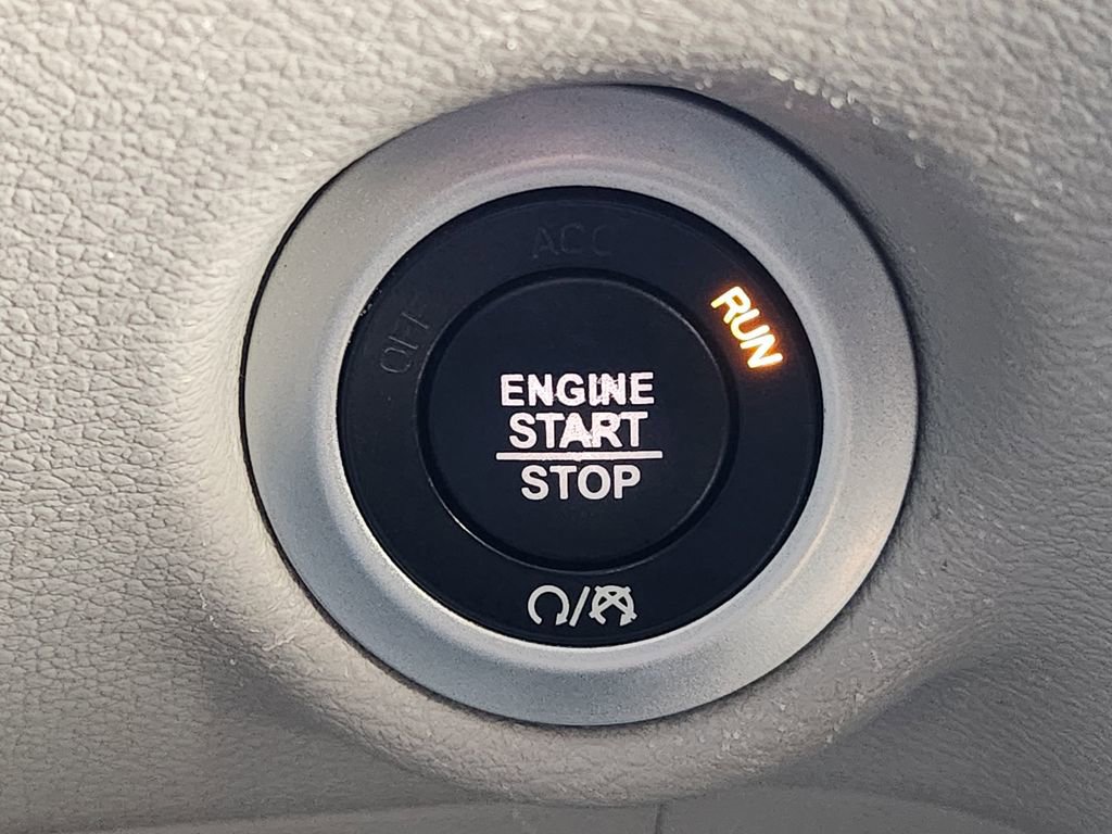 Used 2023 Chrysler Voyager LX image 22