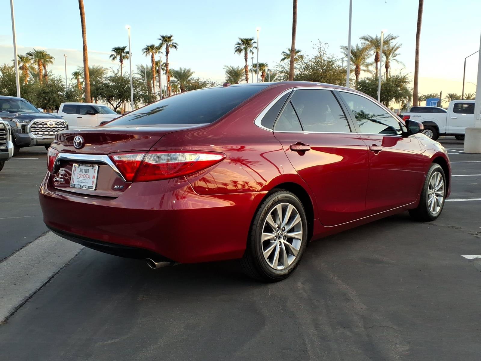 Certified 2017 Toyota Camry XLE FWD image 4