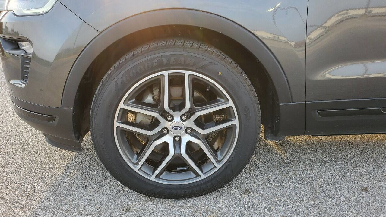 Used 2018 Ford Explorer Sport w/ Equipment Group 401A image 3