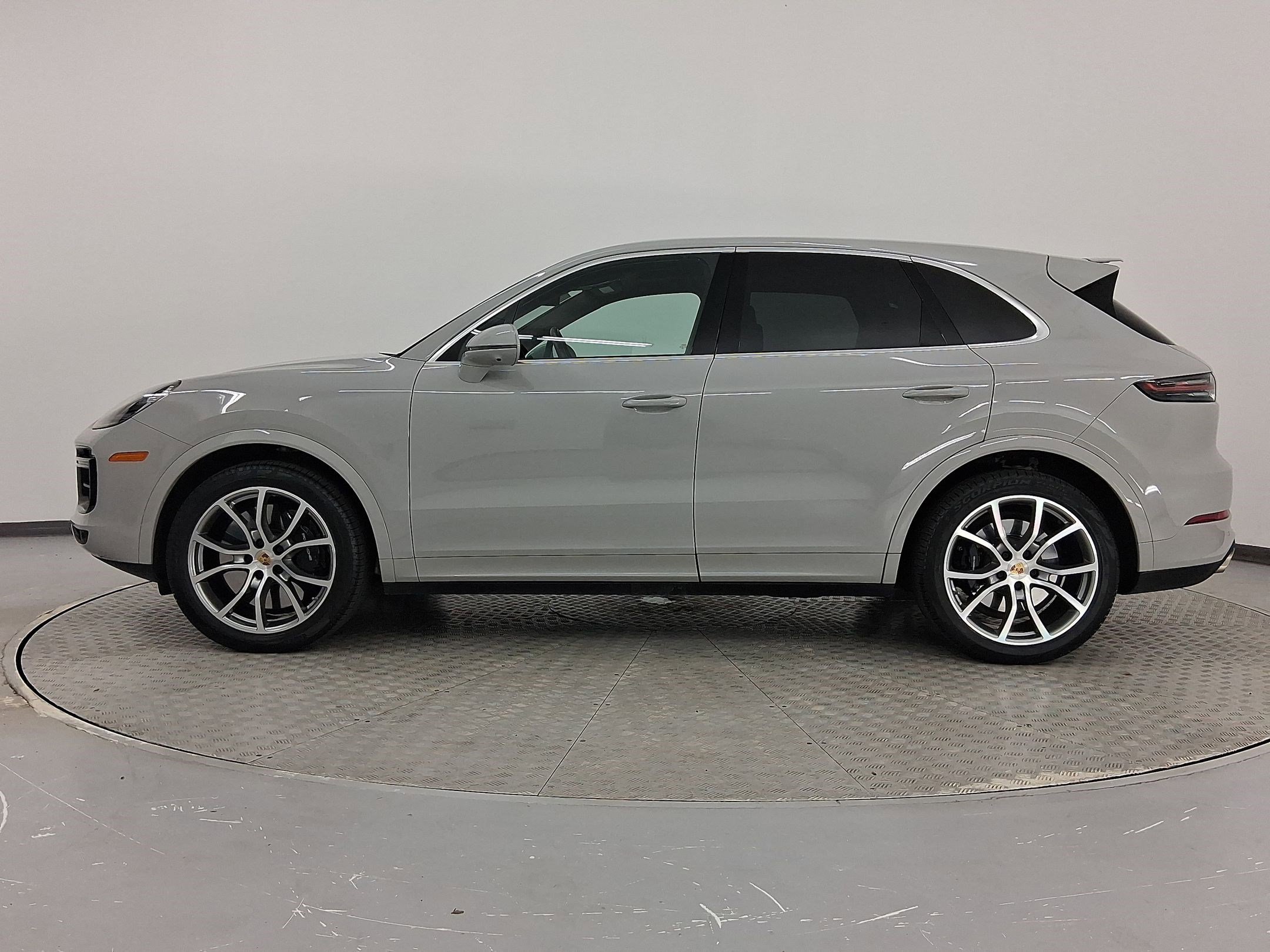 Certified 2022 Porsche Cayenne Turbo image 2