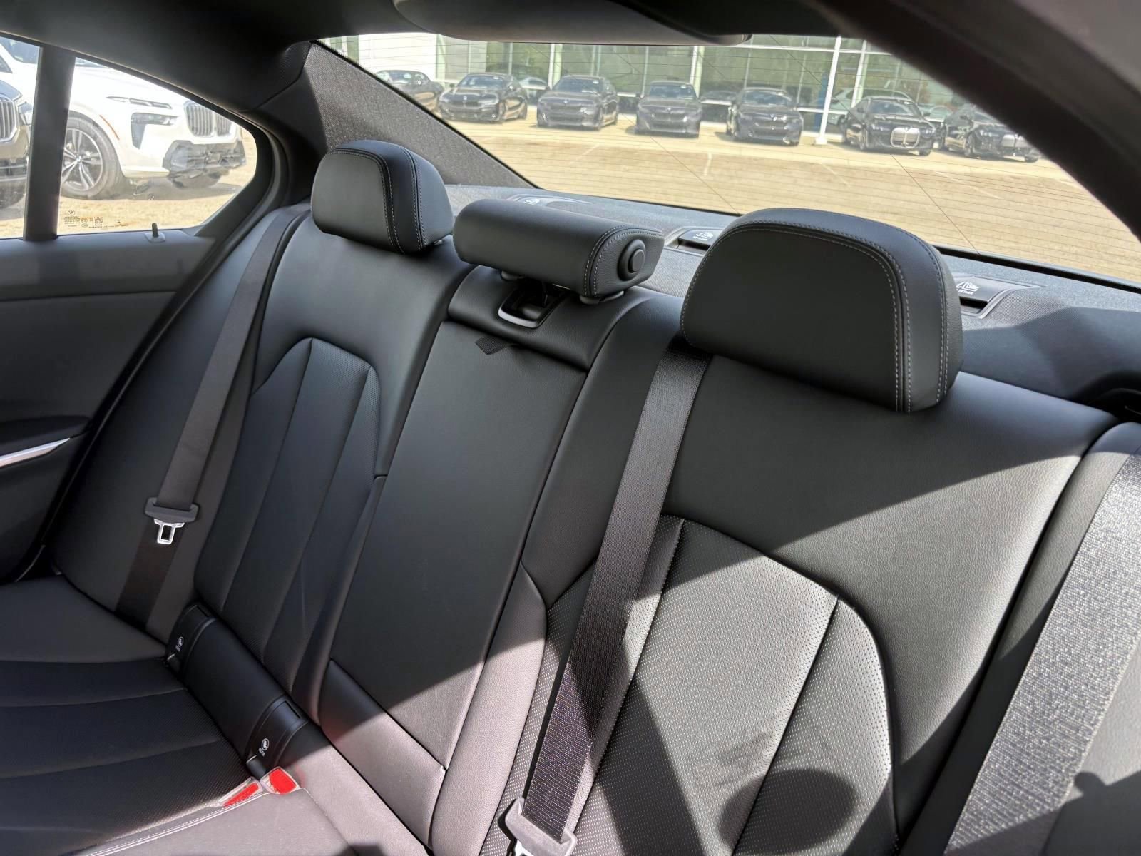 Used 2025 BMW 330i xDrive Sedan AWD/4WD image 27