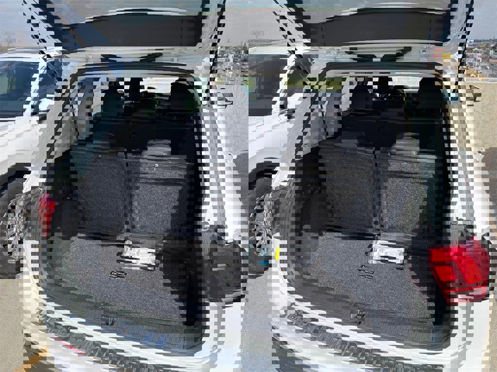 Used 2022 Volkswagen Tiguan SE image 31