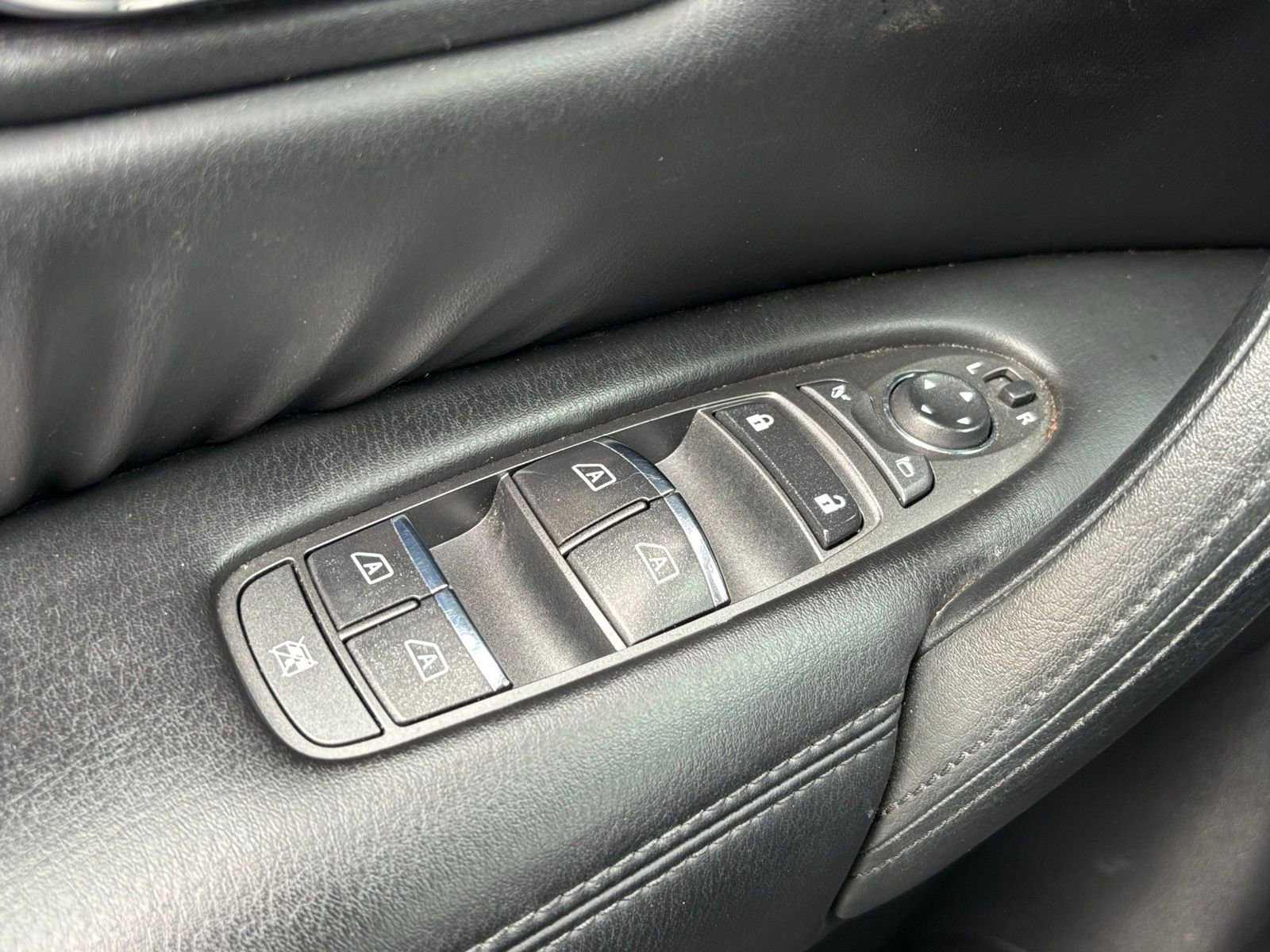 Used 2021 Nissan Armada SL w/ Captain's Chairs Package image 17