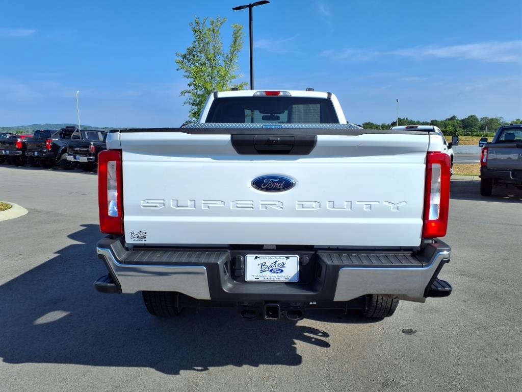 Used 2023 Ford F350 XLT image 4