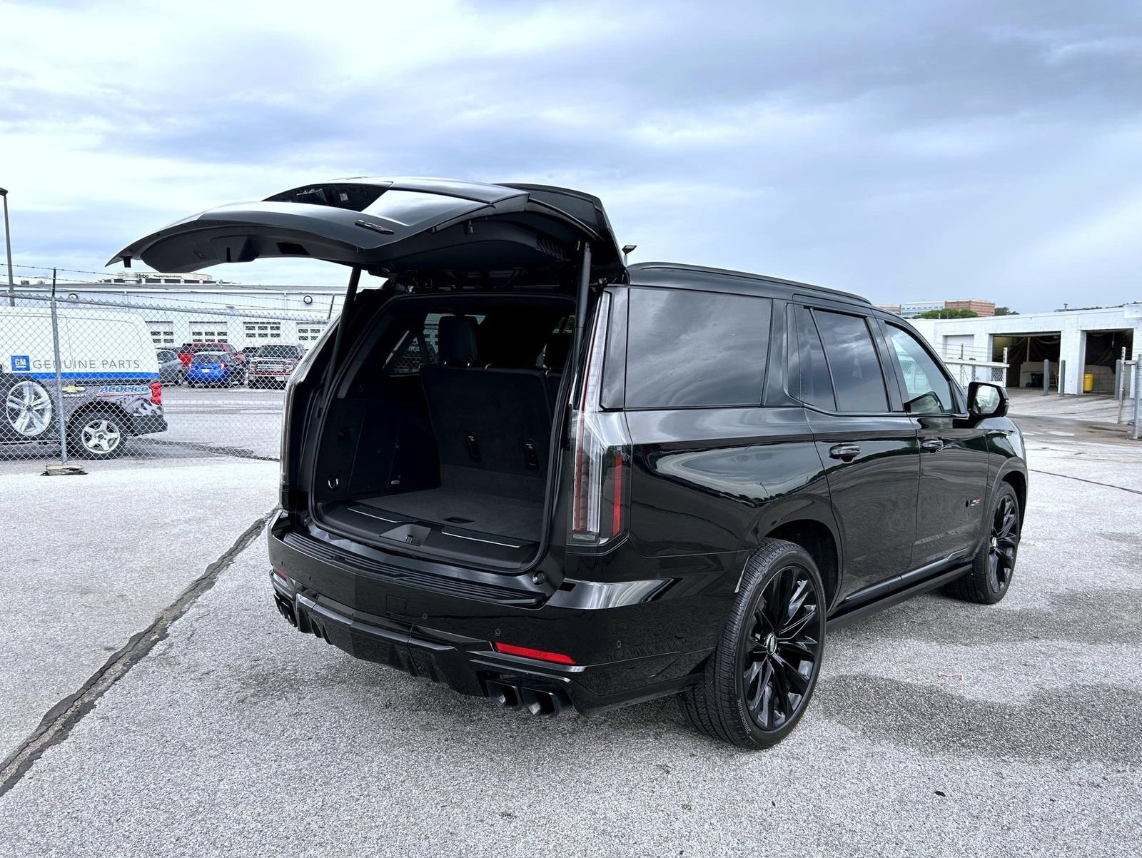 Certified 2026 Cadillac Escalade V w/ LPO, ONYX Package AWD/4WD image 23