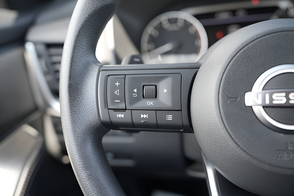 Used 2024 Nissan Rogue SV AWD/4WD image 26