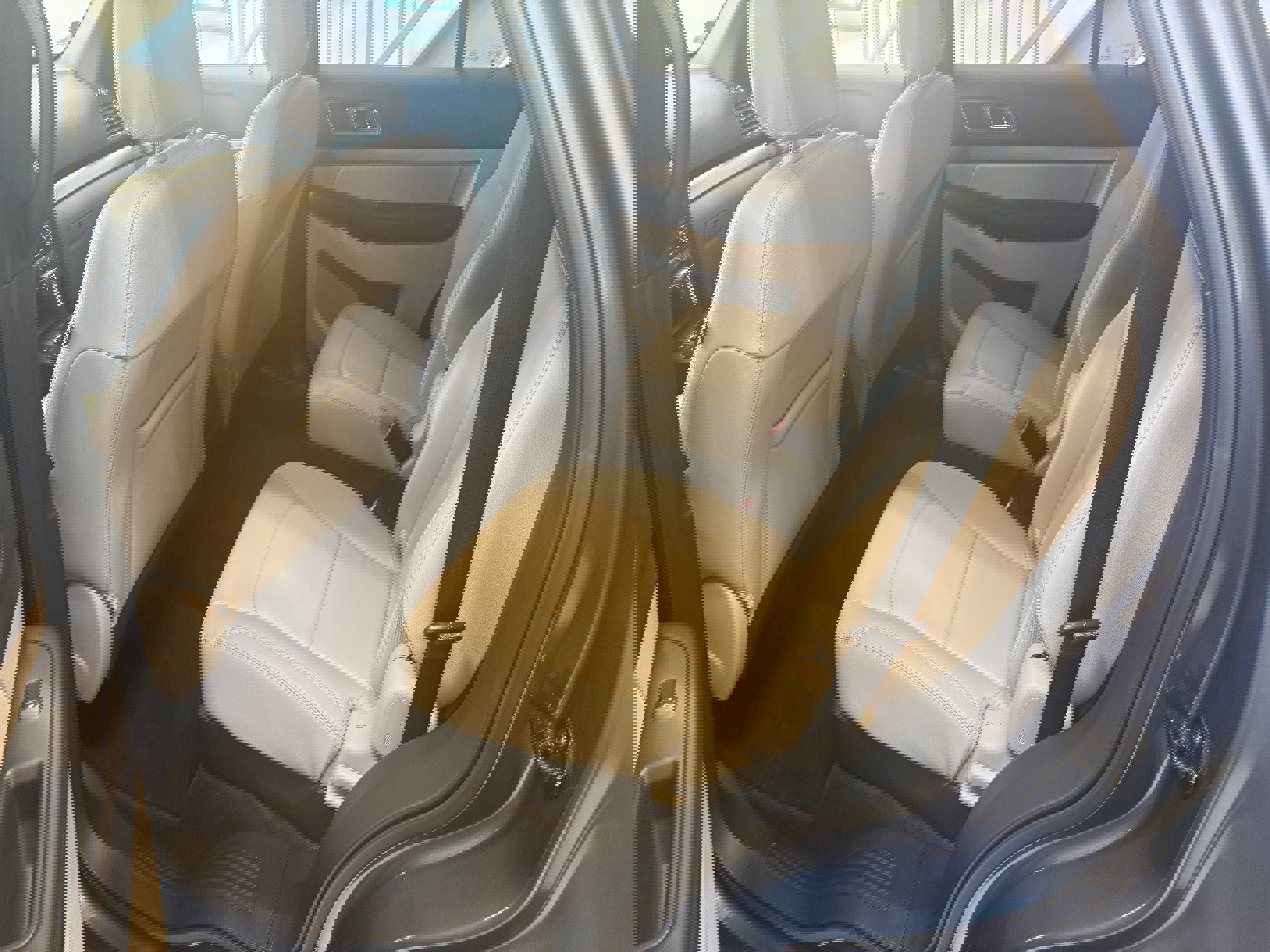 Used 2018 Ford Explorer XLT w/ Equipment Group 202A AWD/4WD image 9