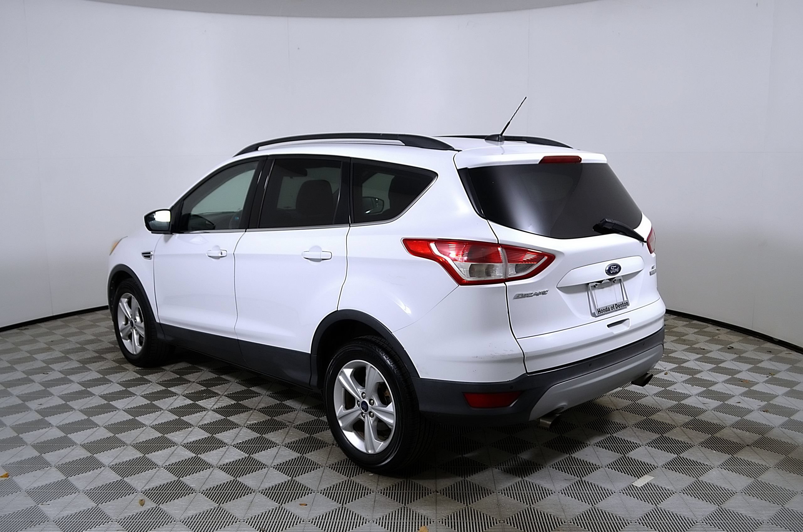 Used 2016 Ford Escape SE w/ Equipment Group 201A FWD image 9