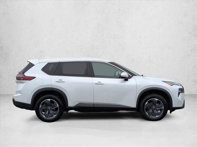 Used 2024 Nissan Rogue SV image 4
