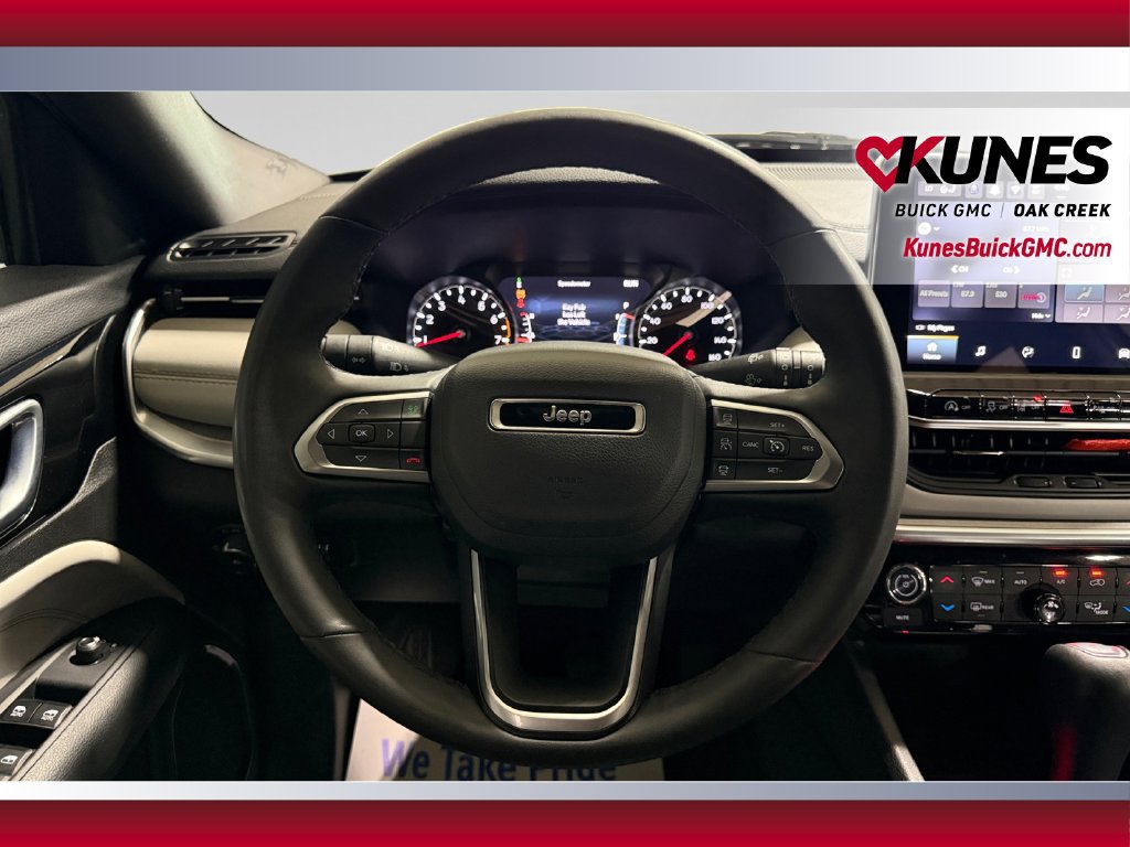 Used 2025 Jeep Compass Limited AWD/4WD image 15