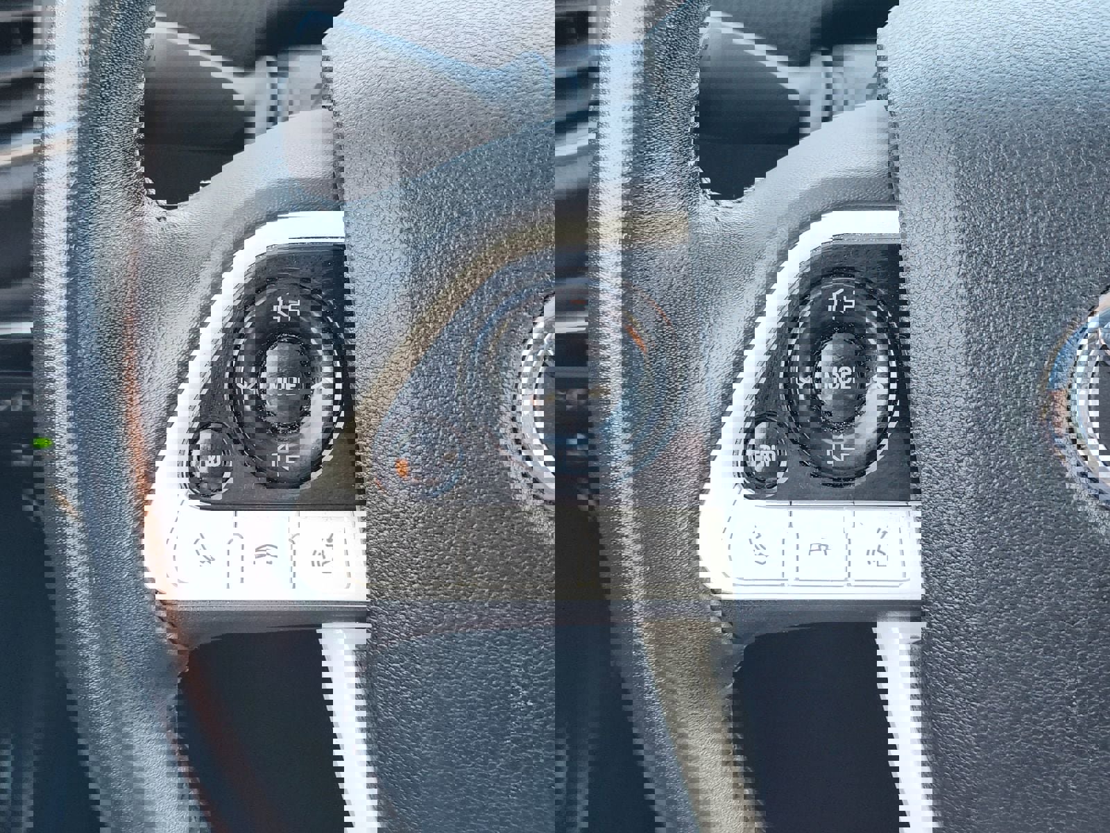 Used 2016 Toyota Prius Four w/ Advanced Technology Package image 38