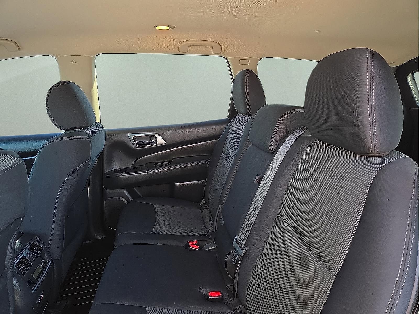 Used 2019 Nissan Pathfinder SV image 10