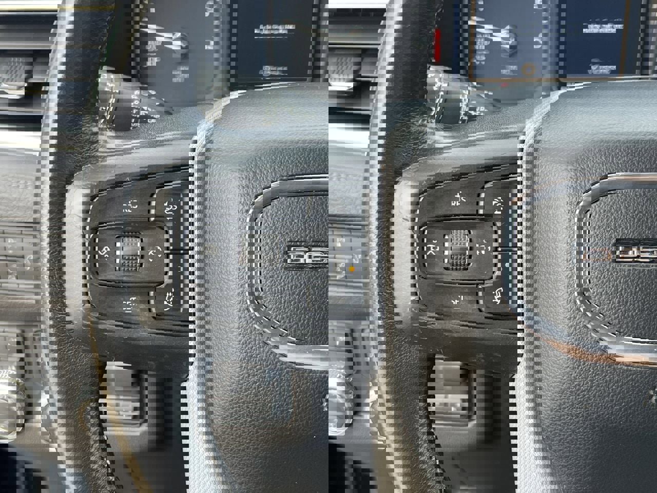 Used 2021 GMC Yukon XL Denali w/ Denali Premium Package image 10