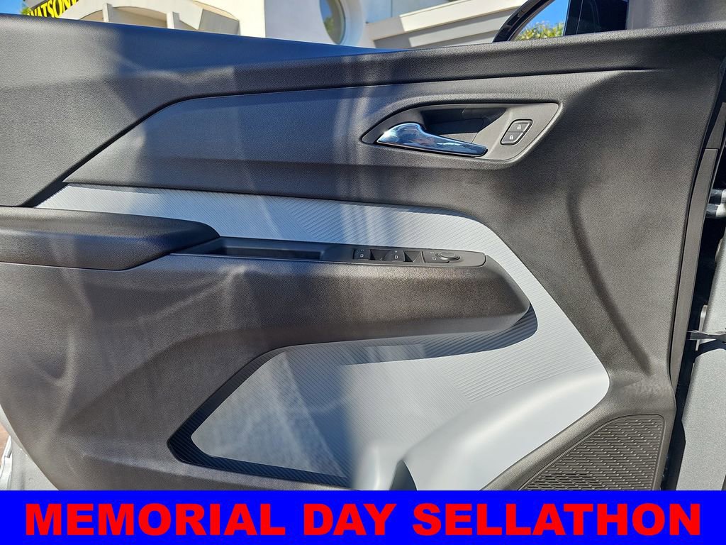 New 2027 Chevrolet Bolt RS w/ Technology Package FWD image 26
