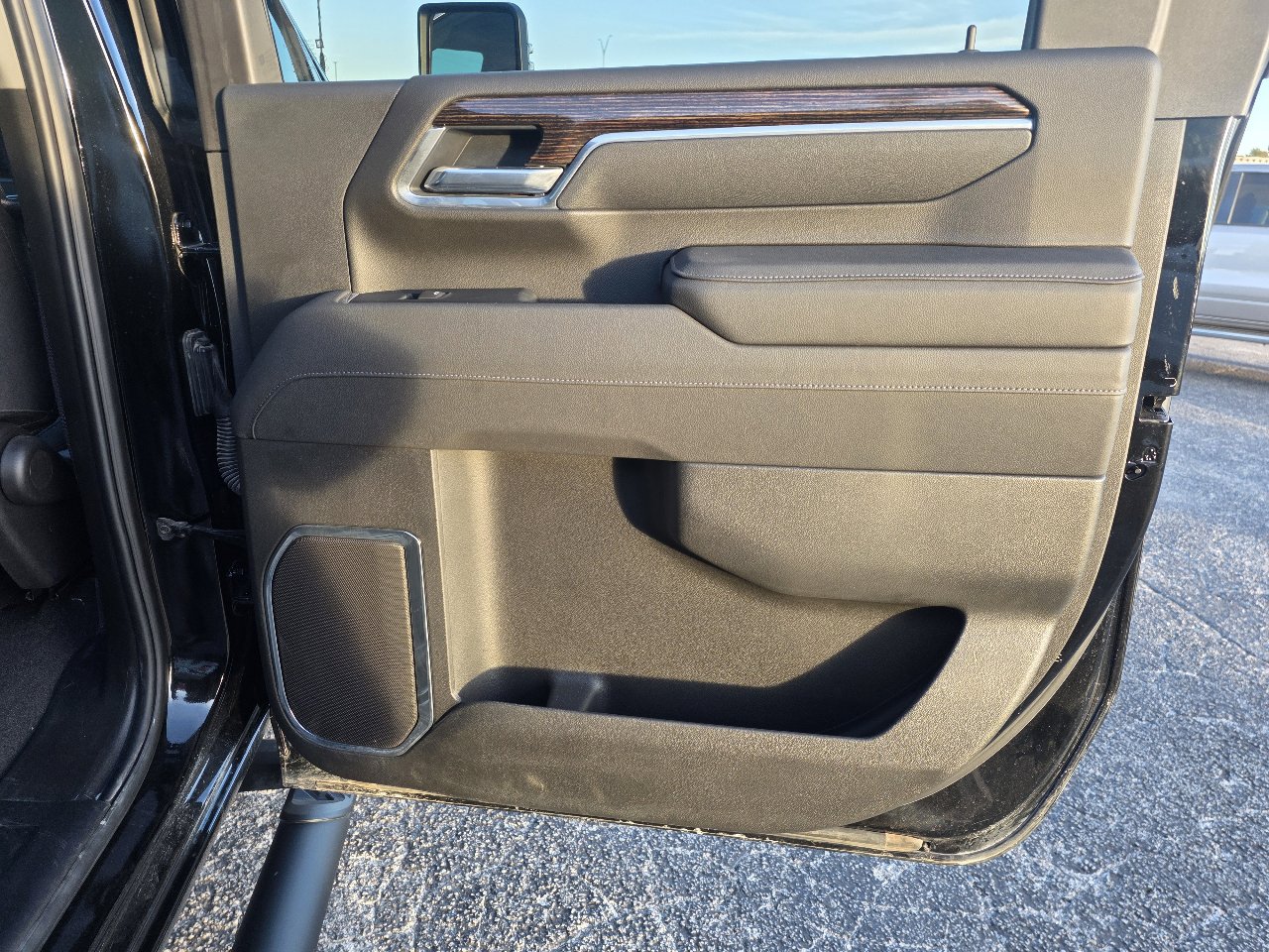 Used 2025 GMC Sierra 2500 SLE w/ SLE Value Package; image 14