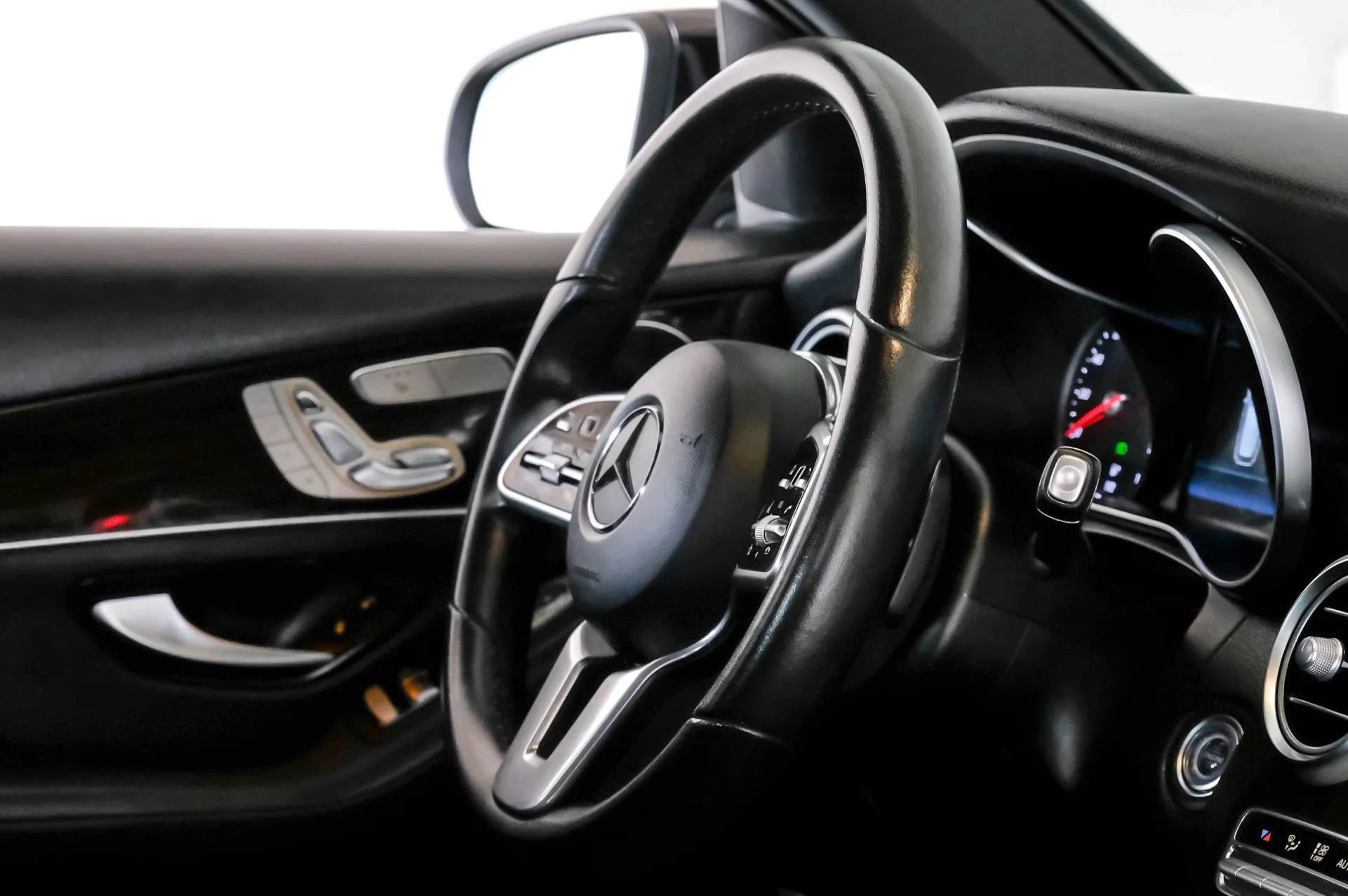 Used 2020 Mercedes-Benz GLC 300 4MATIC image 13
