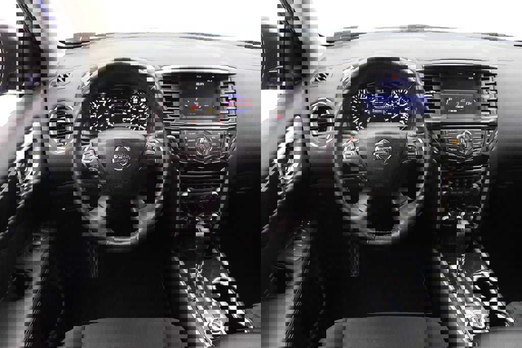 Used 2020 Nissan Pathfinder SV image 13