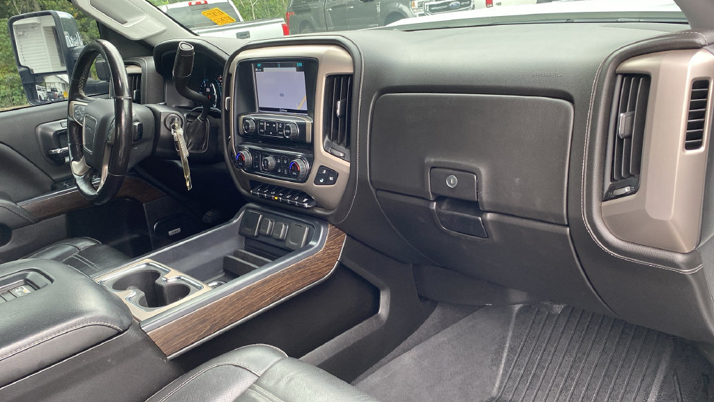 Used 2019 GMC Sierra 2500 Denali w/ Duramax Plus Package AWD/4WD image 11