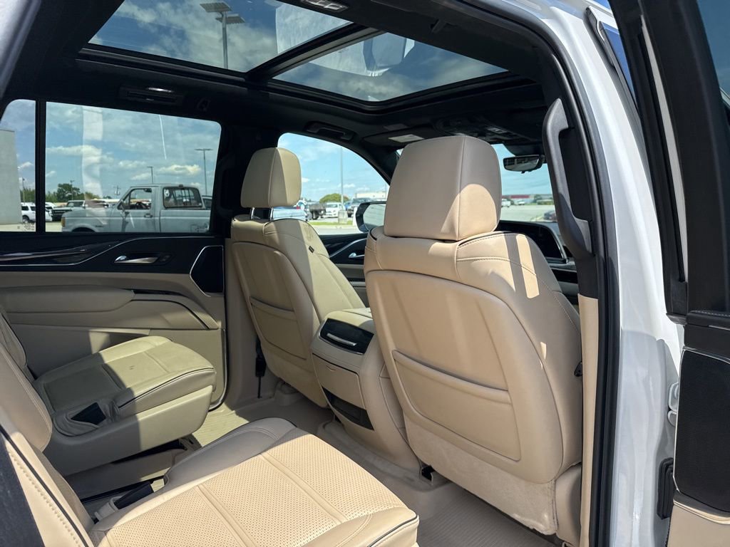 Used 2021 Cadillac Escalade Premium Luxury w/ Performance Package image 21