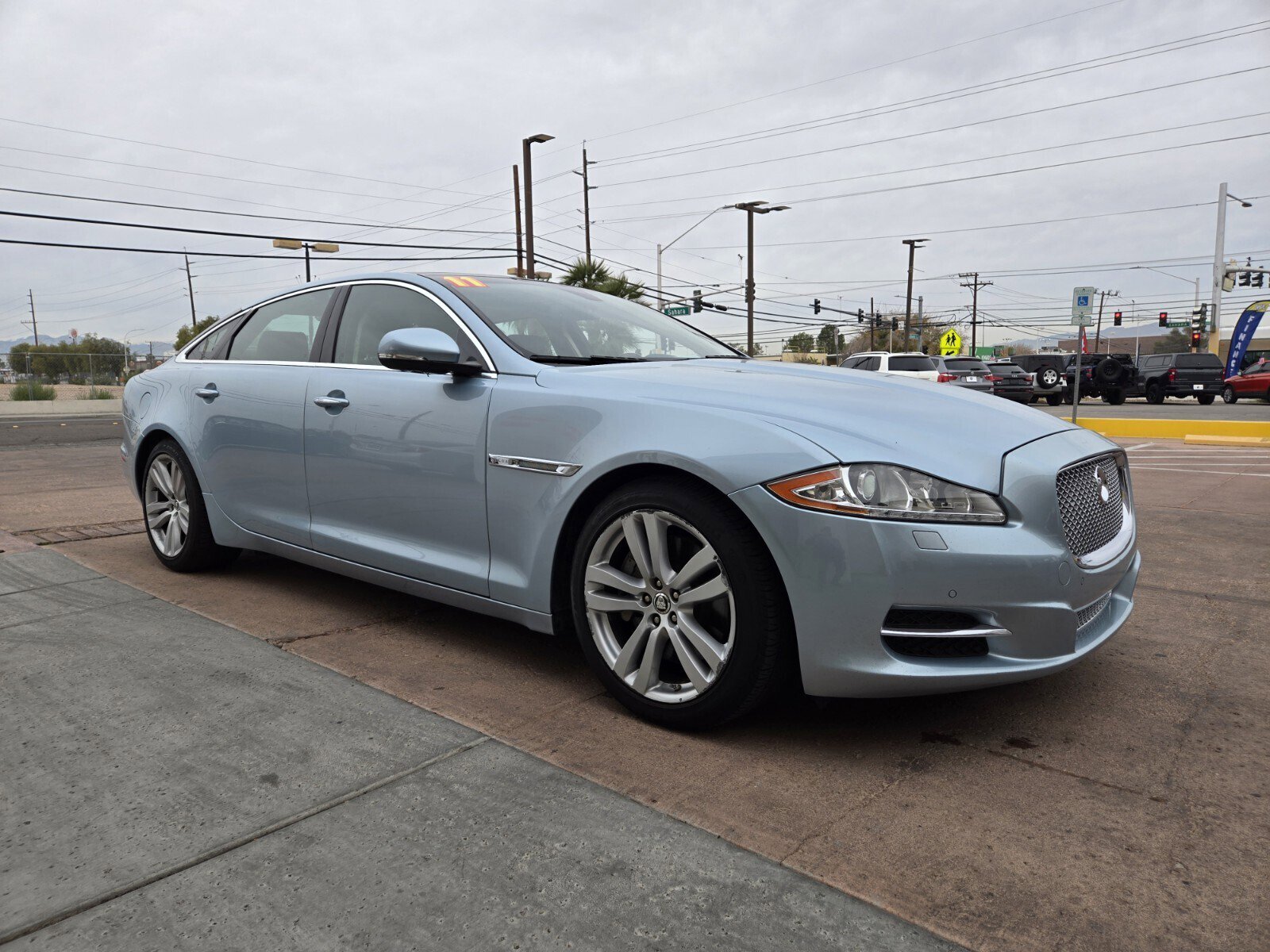 Used 2011 Jaguar XJ L image 4