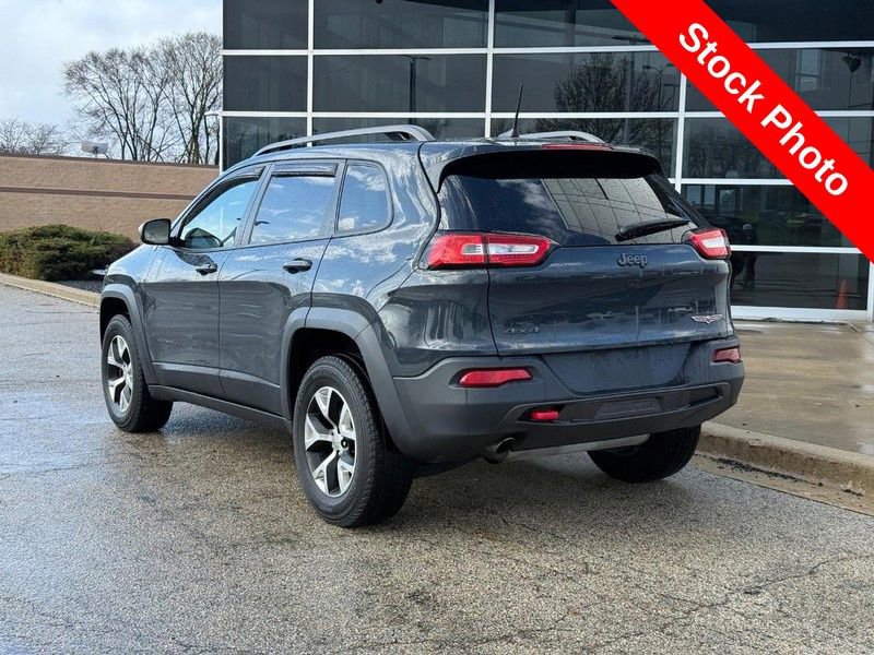 Used 2017 Jeep Cherokee Trailhawk image 5