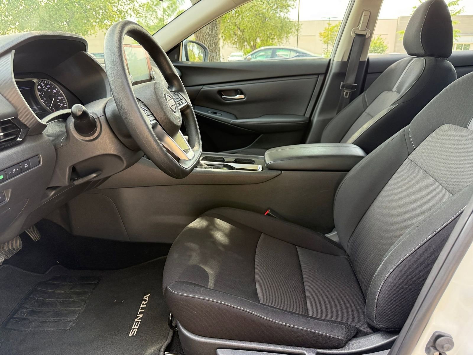 Used 2025 Nissan Sentra SV FWD image 27