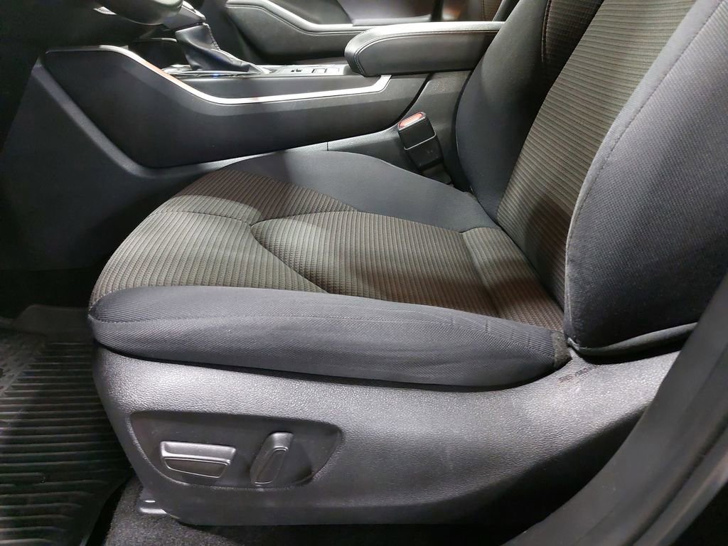 Used 2023 Toyota Highlander LE AWD/4WD image 30