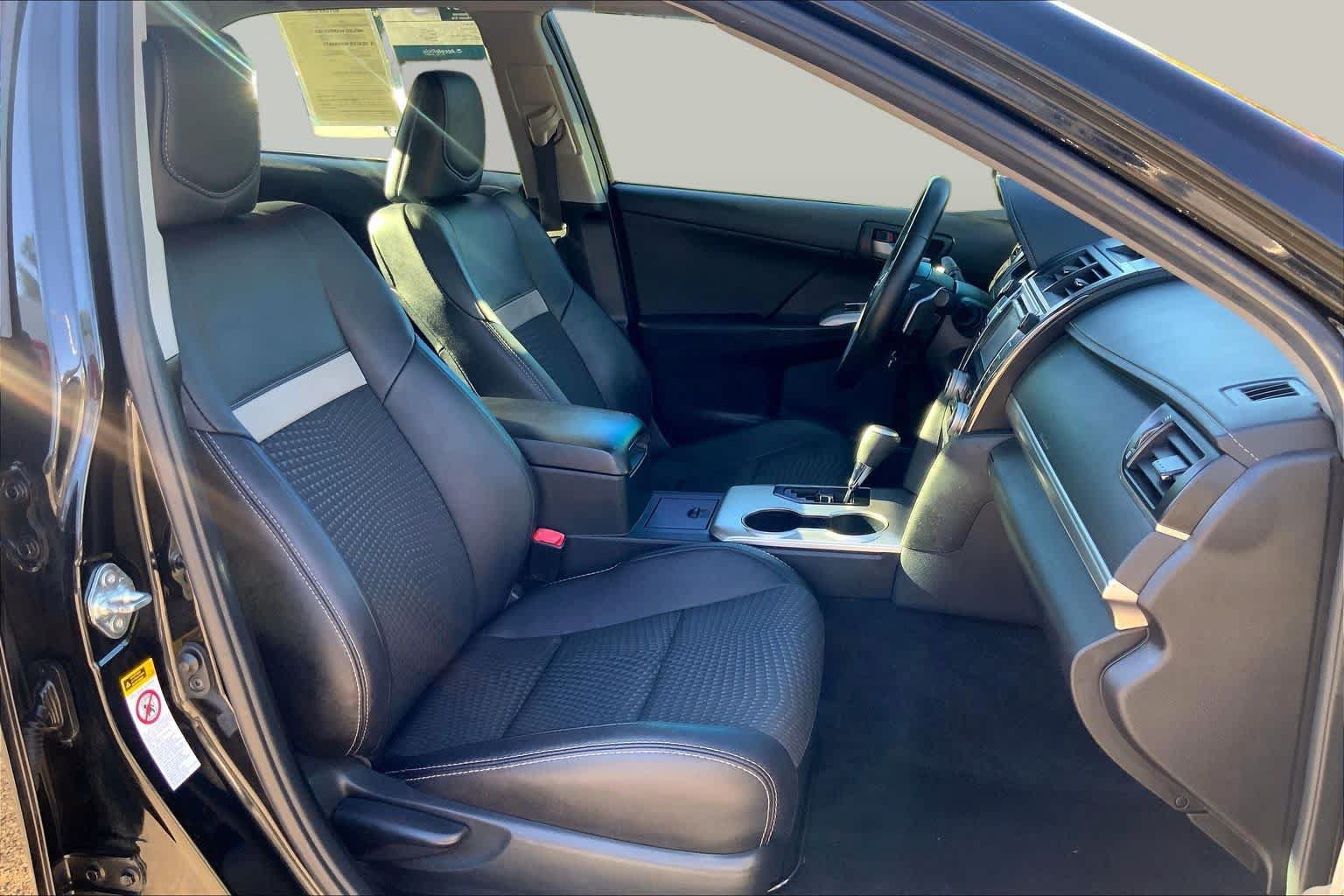Used 2013 Toyota Camry SE FWD image 9