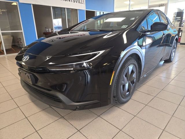 Used 2024 Toyota Prius LE image 4
