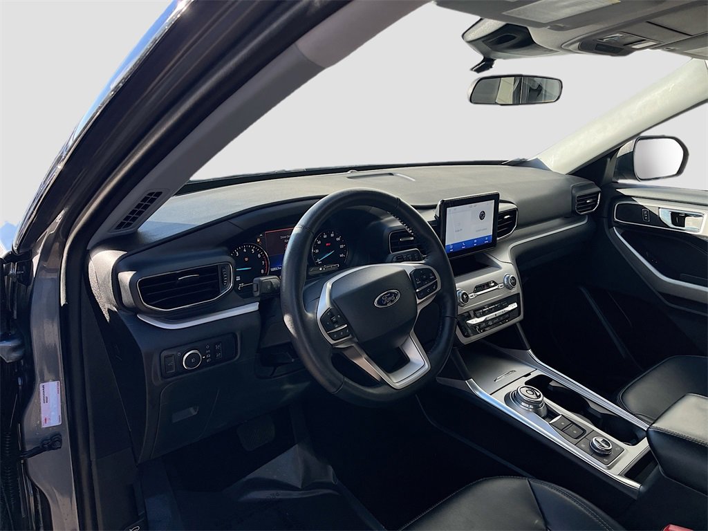 Used 2024 Ford Explorer XLT w/ Equipment Group 202A image 9