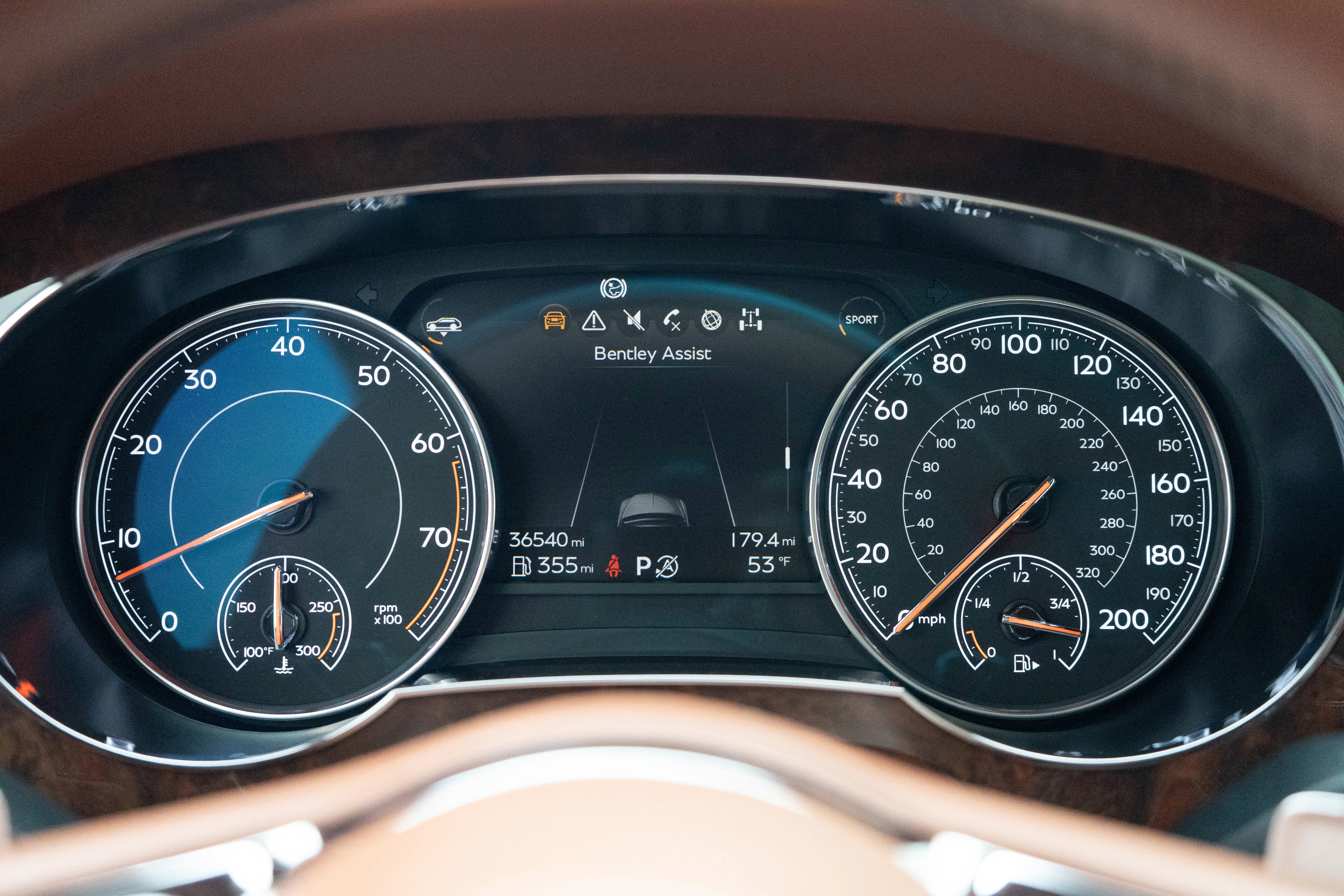 Used 2017 Bentley Bentayga image 17