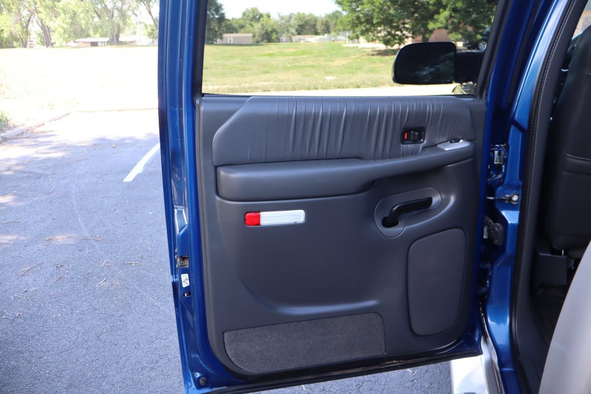 Used 2003 GMC Sierra 3500 SLE AWD/4WD image 23