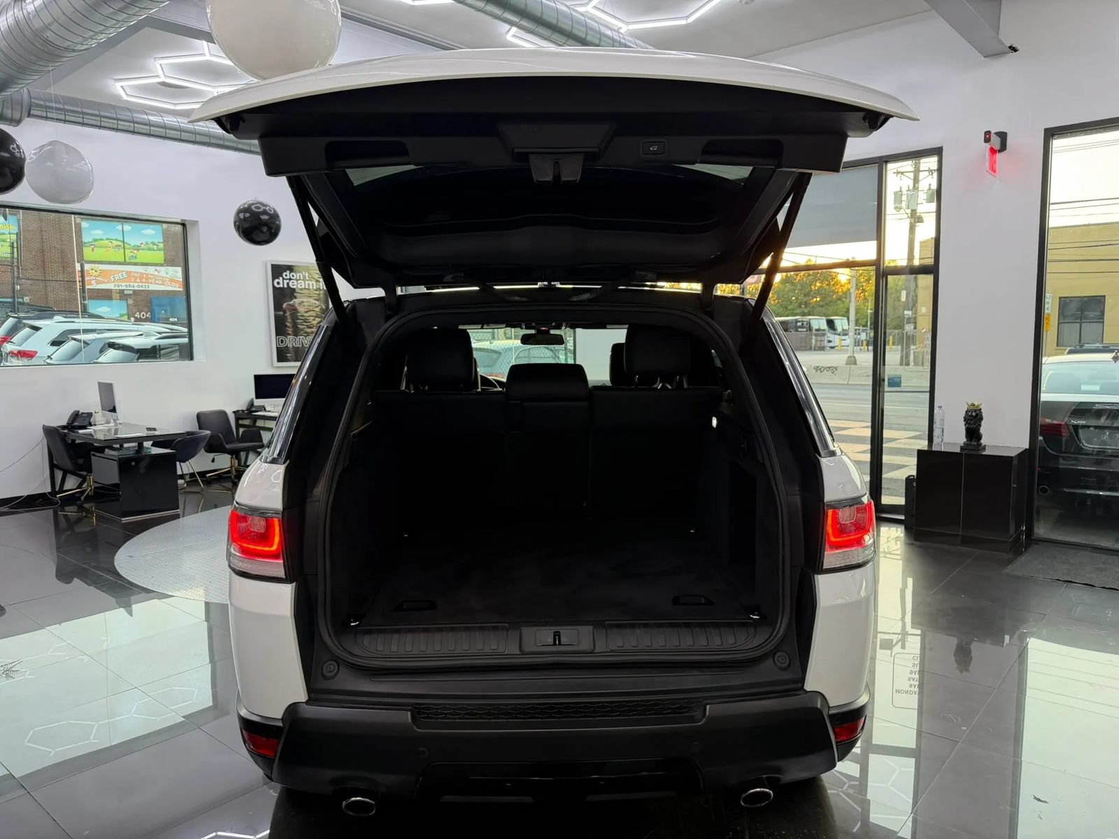 Used 2015 Land Rover Range Rover Sport HSE AWD/4WD image 11