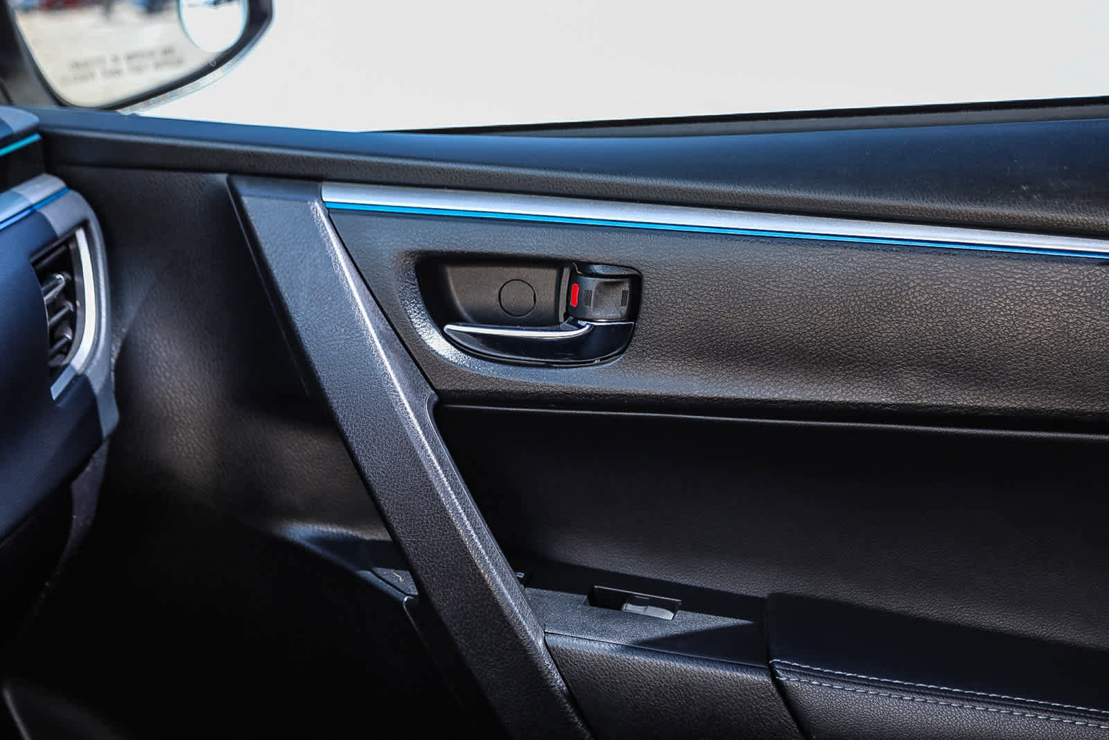 Used 2014 Toyota Corolla S FWD image 21