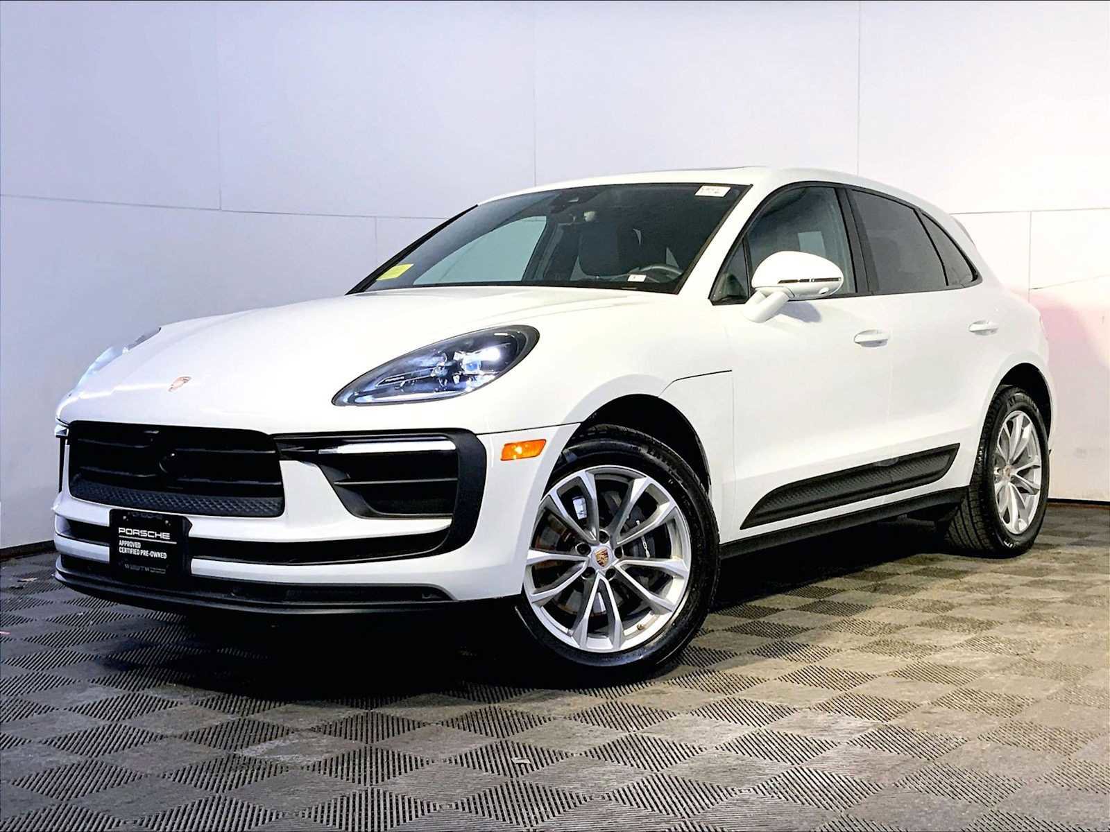 Certified 2025 Porsche Macan image 1