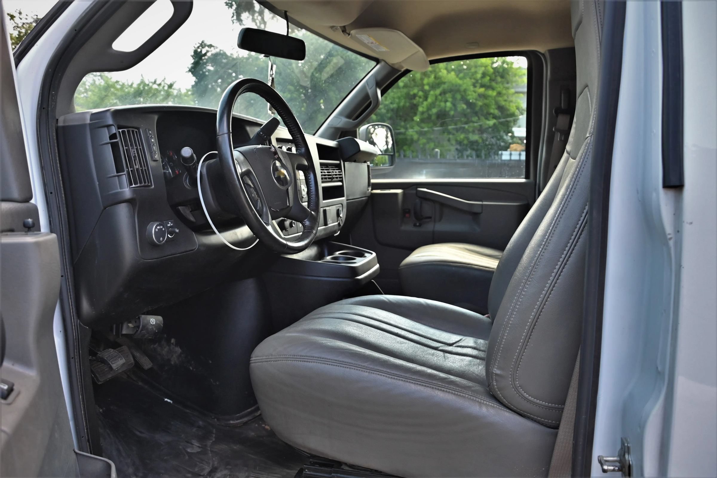 Used 2023 Chevrolet Express 2500 w/ Driver Convenience Package RWD image 10